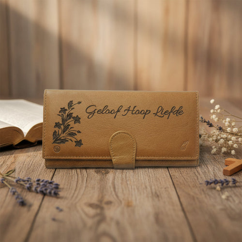 Geloof_Hoop_Liefde_-_Christian_Wallet_clasp_tan_front