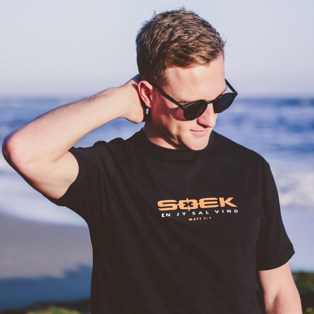 Soek en jy sal vind – Premium Christian T shirt (Black)
