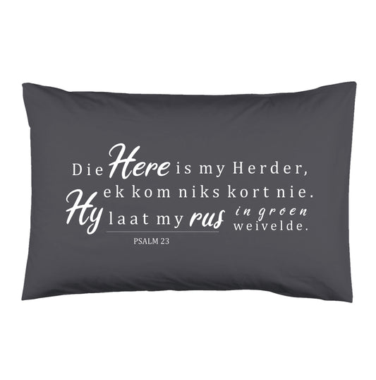 Rus in groen weivelde - Christian Pillowcase (Charcoal)